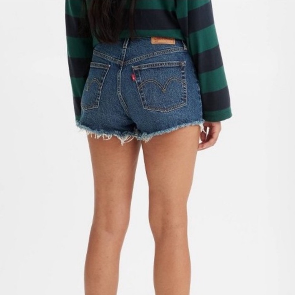 Levi's Women's 501 Original High-Rise Jean
Shorts size 28 - Picture 3 of 7